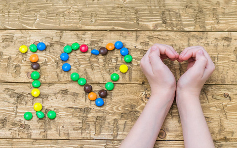 糖果女孩的手图片