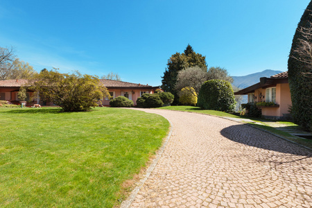 别墅道路一栋别墅,公园路照片