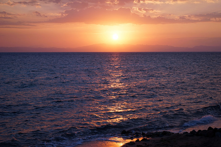 日出和在埃及达哈卜海