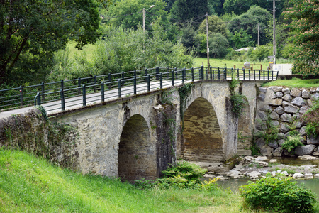 石拱桥和农村地区，法国河