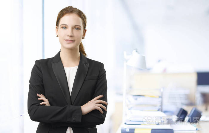 站在办公室的助理