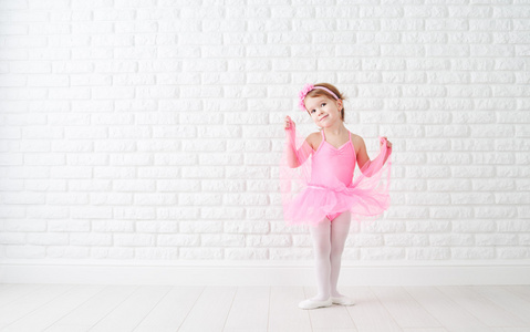 小儿童女孩都梦想成为芭蕾舞演员的
