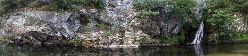 岩石和瀑布