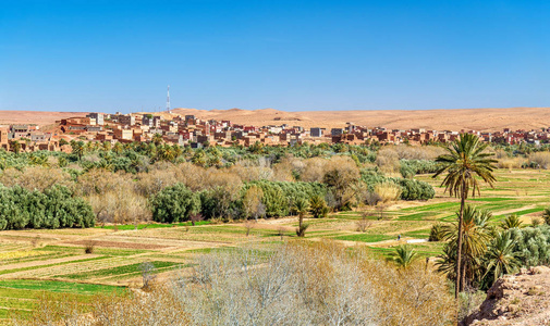 在摩洛哥的 Tinghir 市的全景