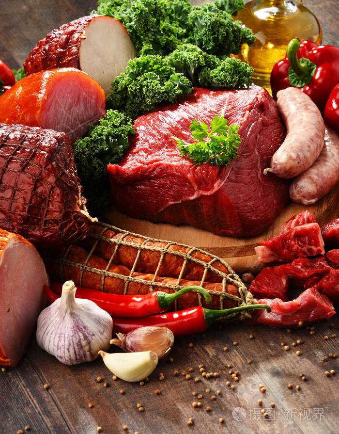 各种肉类产品包括火腿和香肠