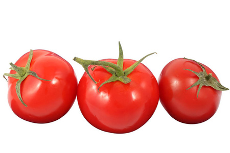 三新鲜成熟的红色蕃茄在一排被隔绝在白色背景