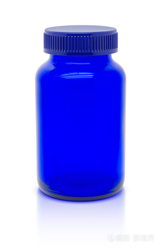 空白的蓝色玻璃瓶装的白色背景上孤立的补充产品