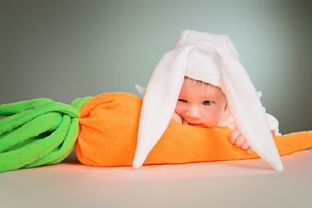 小刚出生的婴儿图片