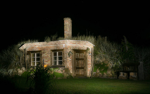 在玻利维亚的旧小屋图片