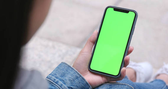 女性使用手机绿色屏幕, 色度键