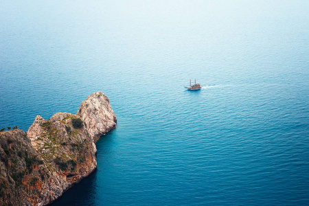 Toukey 的地中海海岛和小船的看法