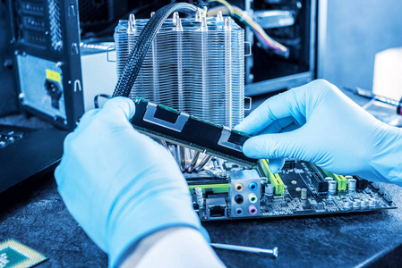 高技术与维修芯片的概念照片