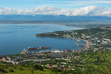 阿瓦恰湾和 Petropavlovsk 堪从 Mishennaya 山