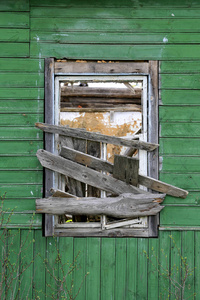 失落的乡村小屋的老窗口