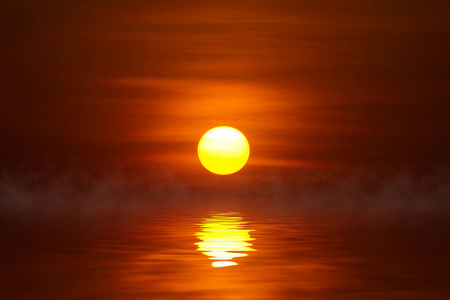 大太阳是在湖上的水的反射与软的薄雾