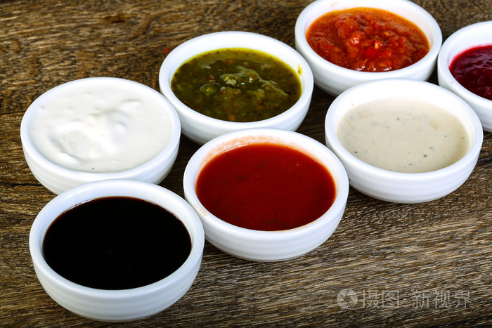各种酱料 assortie