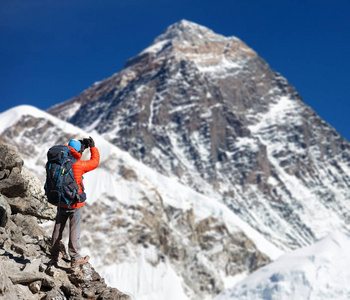 从卡拉 Patthar 到珠穆朗玛峰基地, 萨加玛塔国家公园, 昆布山谷, Solukhumbu, 尼泊尔喜马拉雅山山脉的途中