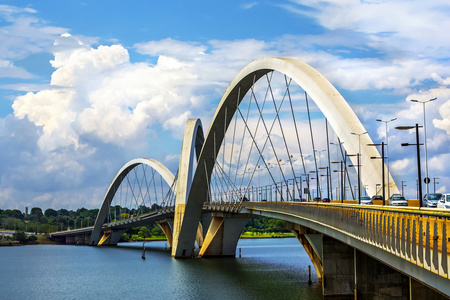 在巴西利亚，巴西 jk 桥