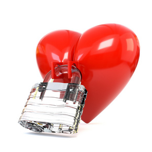 红色心脏与水晶挂锁隔离在白色背景。 3d