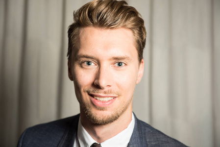 金色领带图片-金色领带素材-金色领带插画-摄图新视界