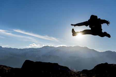 腾跃和跳转照片