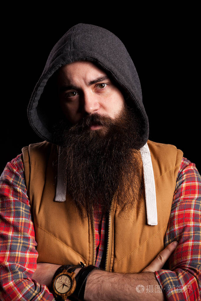 戴着头巾的时髦胡子男人