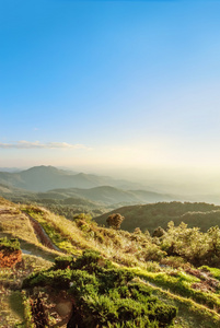 从茵他侬认为，泰国清迈的登山道路