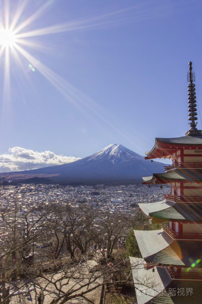 富士山背景与红塔阳光照片 正版商用图片0pjj28 摄图新视界 富士山背景与红塔阳光照片 正版商用图片0pjj28 摄图新视界