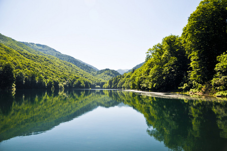 高山湖夏季