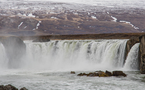 Godafoss 瀑布在冰岛的春天天