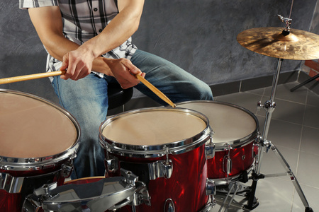 架子鼓手图片