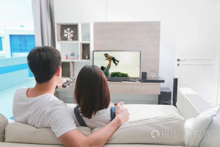 周末快乐家庭看电视照片-正版商用图片0pkaiv-摄图新视界