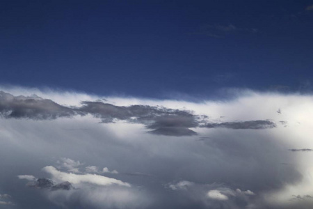 多云的蓝天, 照片取自飞机