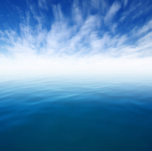 蓝色的大海水表面