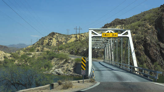 一辆车桥，Apache 踪迹，亚利桑那州