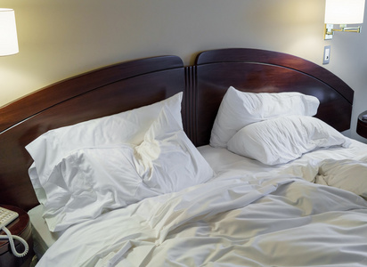 凌乱的毯子图片