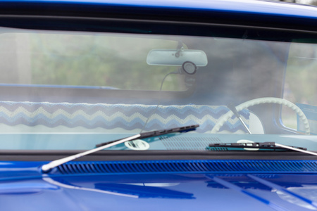 汽车前挡风玻璃图片