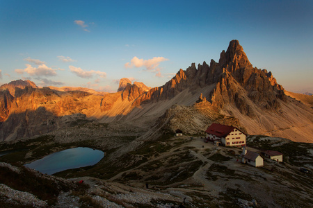 美丽的风景，靠近国家公园 Tre 犯罪 di Lavaredo