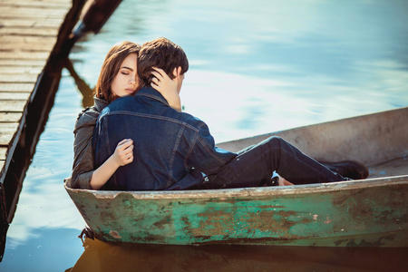 人类的亲密关系图片