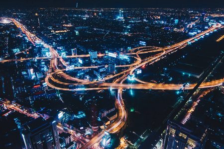 高速公路路通城市夜景灯图片