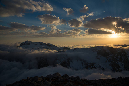 Oshten 的山, Adygea 的明亮的上升