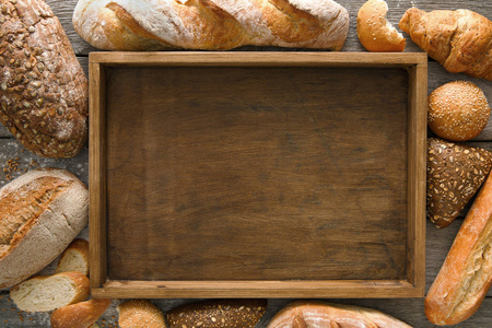 面包烘焙背景。棕色和白色小麦谷物饼 comp