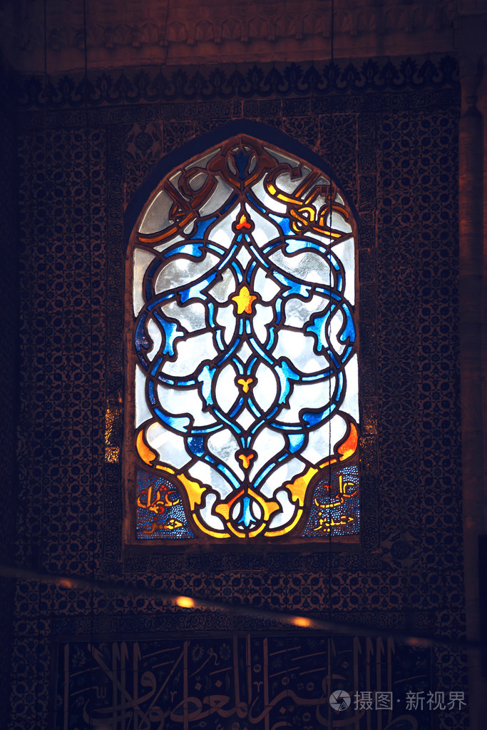 在伊斯坦布尔土耳其的新清真寺彩色玻璃窗