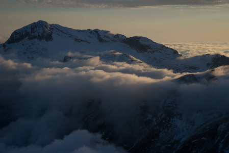 Oshten 的山, Adygea 的明亮的上升