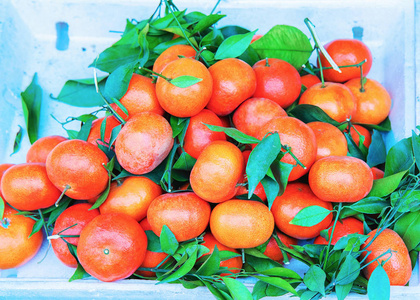 越南河内街头集市上的甜橙果