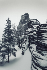 冬克尔科诺谢山雾, 霜雪