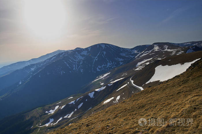 风景与山, 条约必须在框架在日落