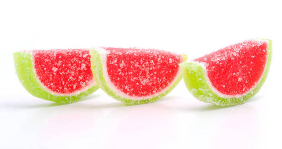 软果酱彩色水果果冻糖糖果分离白色背景
