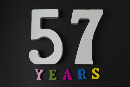 字母和数字五十七个黑色背景上照片