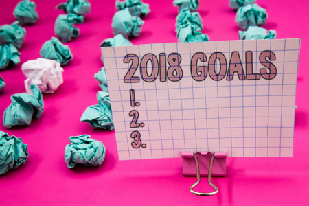 概念手写显示2018目标1。2. 3。商务照片展示解决方案组织开始未来的计划回形针与粉红色的字母粉红色地面绿纸 lob